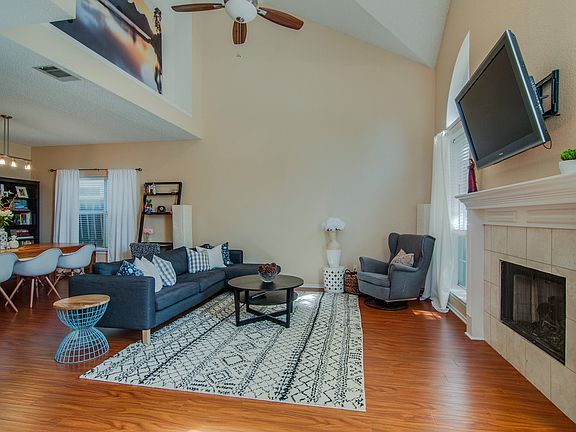 4th image of 2245 Meadowstone Dr