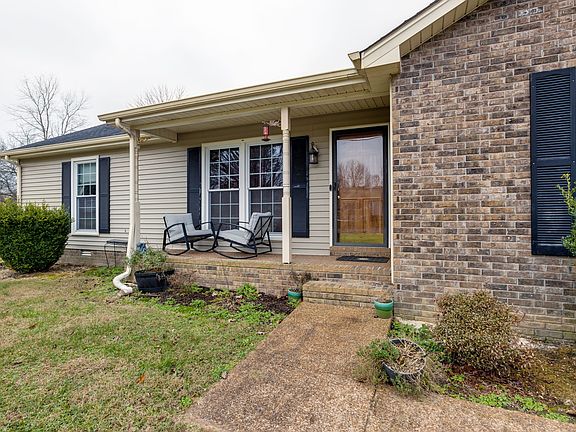 5th image of 301 Stephanie Dr