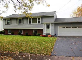 3 Adeane Dr W, Rochester, NY 14624
