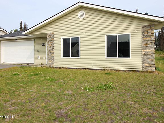 2nd image of 186 Sierra Heights St