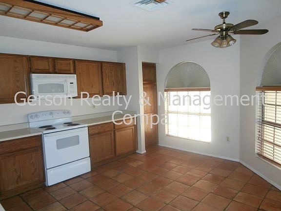 2nd image of 1407 N Rosemont