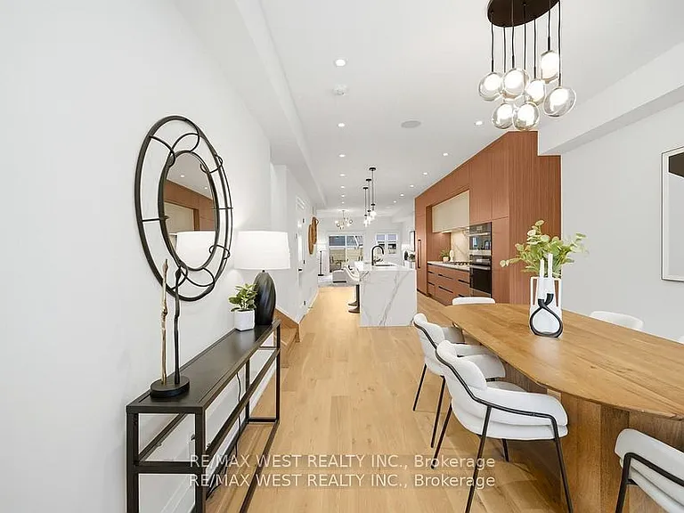 390 Saint Clarens Ave #UPPER — Photo 5