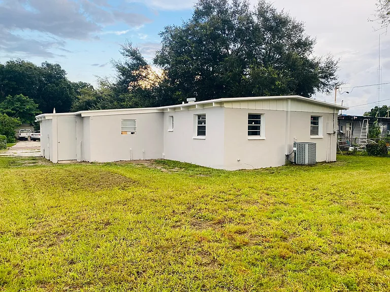 3207 Clifford Sample Dr — Photo 13