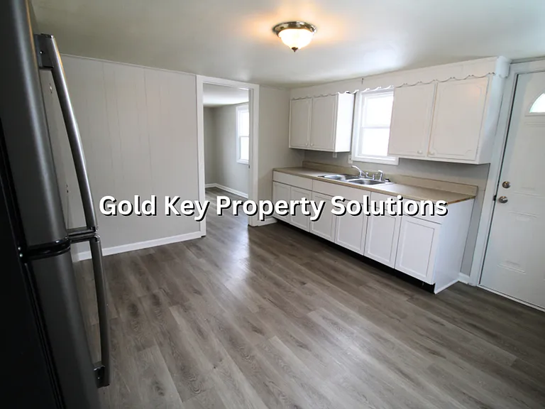 2324 Chase St — Photo 11