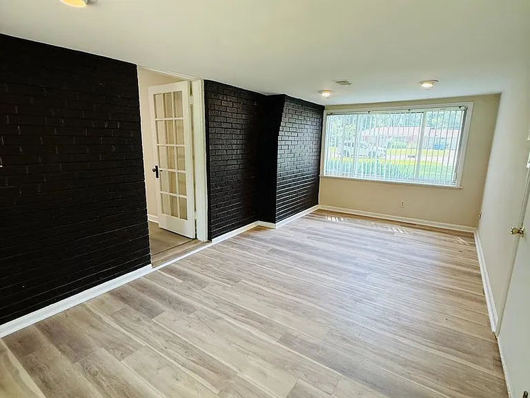 544 Thurston Ave — Photo 10
