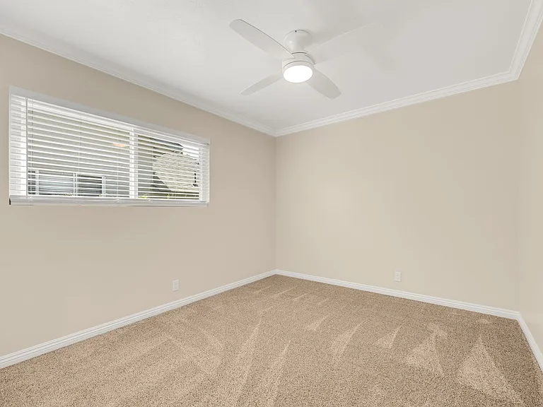 630 N Colfax St — Photo 20