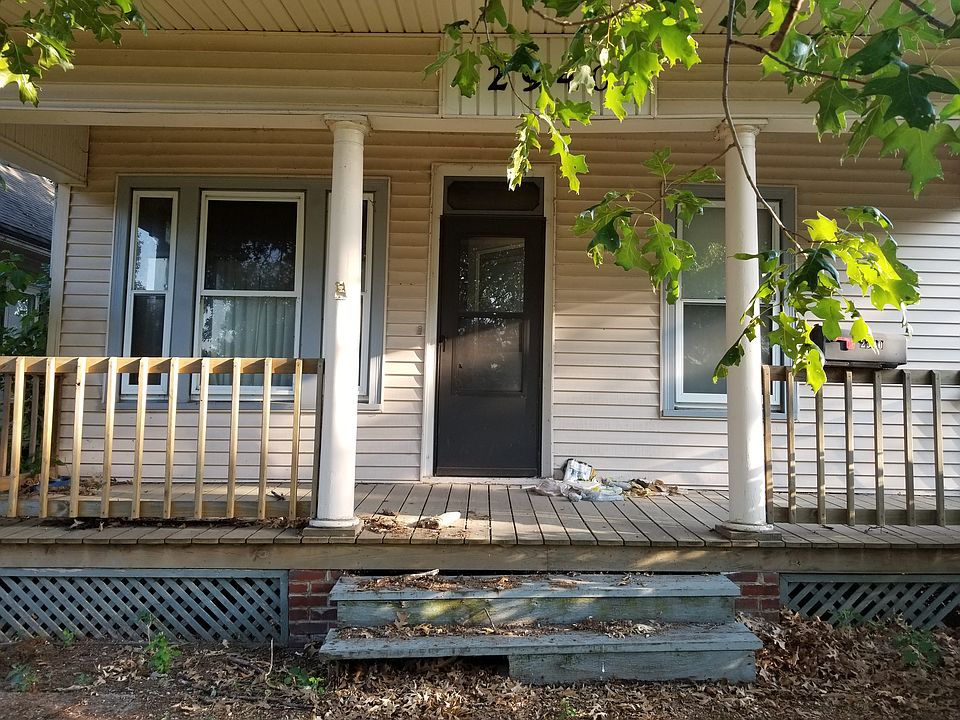1st image of 2940 Charles St