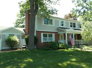 908 Woodlawn Ave, Ludington, MI 49431