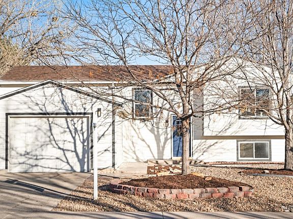 2nd image of 922 Park View St