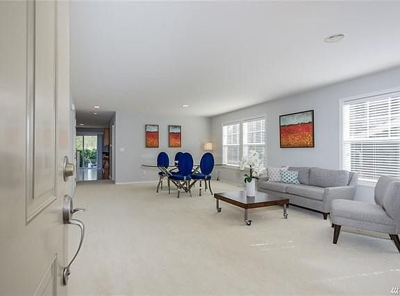 2nd image of 812 233rd Pl NE