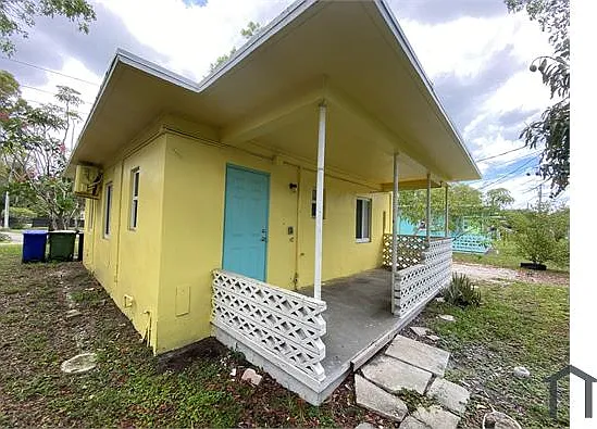 1448 NW 4th St — Photo 3