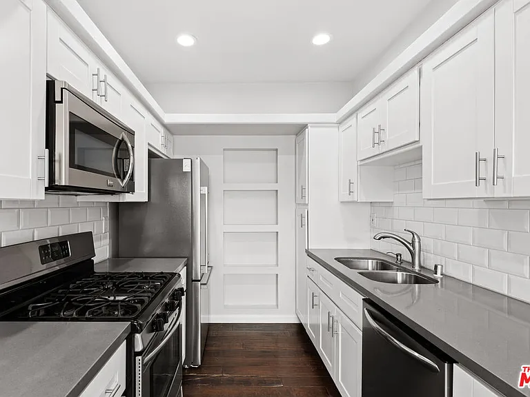 10627 Moorpark St #8 — Photo 6
