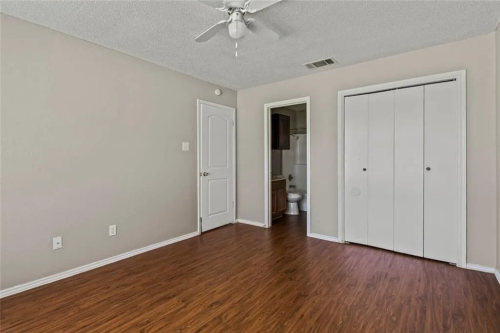 2 bed, 923 sqft, $1,475 — Photo 1
