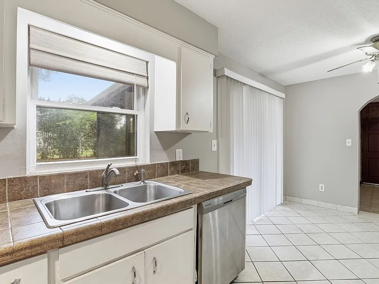 2659 NW 57th Pl — Photo 7