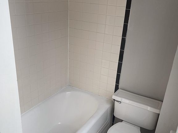 3rd image of 3146 Bishop St APT 2
