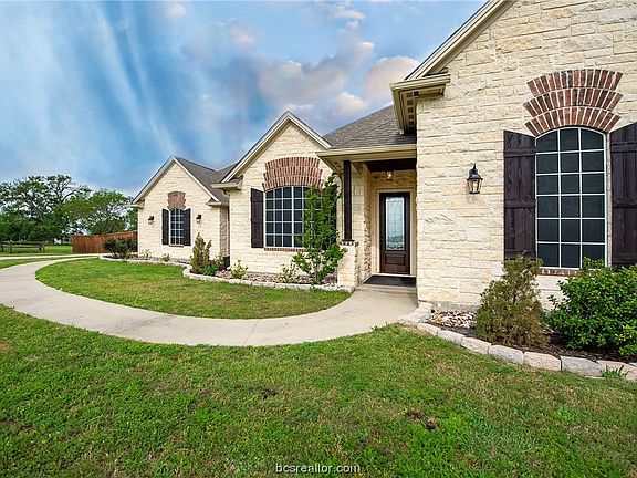 3rd image of 4833 N Country Dr