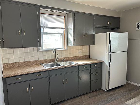 3rd image of 190 Columbia Ave