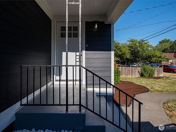 3rd image of 869 S 40th Street