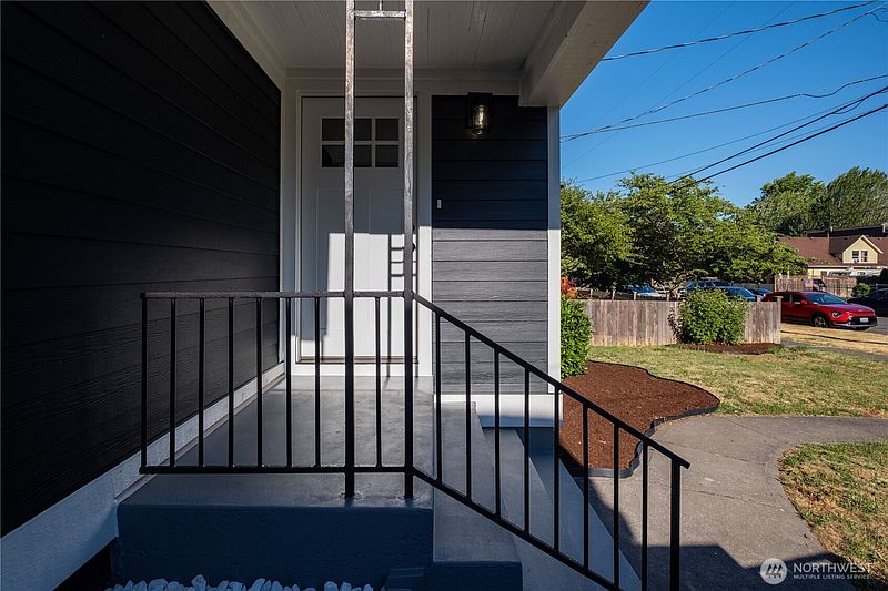 3rd image of 869 S 40th Street