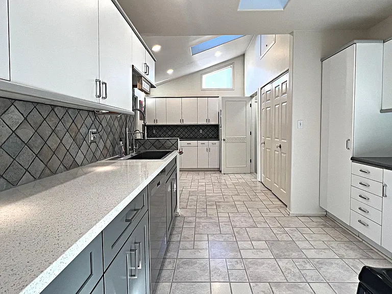 5627 Adele Ave — Photo 16