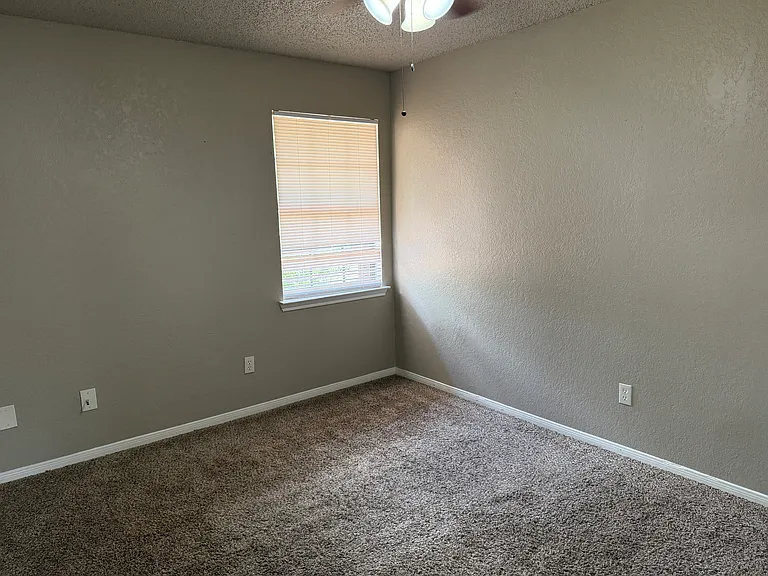 3208 Green Valley Dr — Photo 17