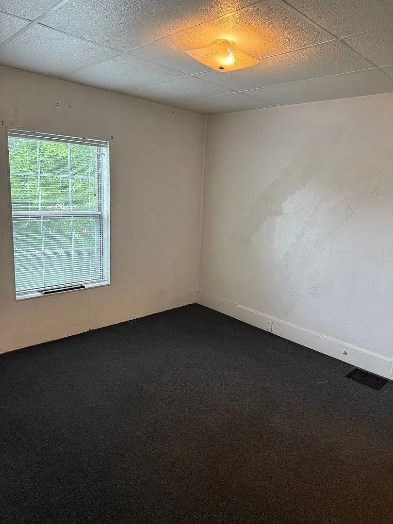 404 Center Ave — Photo 2
