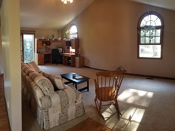 Spacious living room