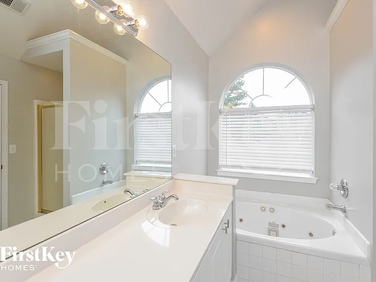 3021 Bowron Rd — Photo 12
