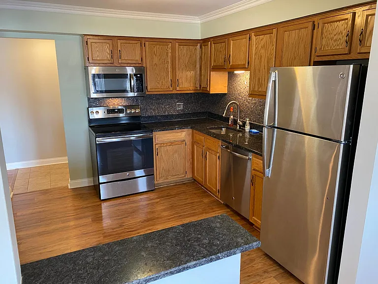 6157 Orchard Lake Rd #201 — Photo 5