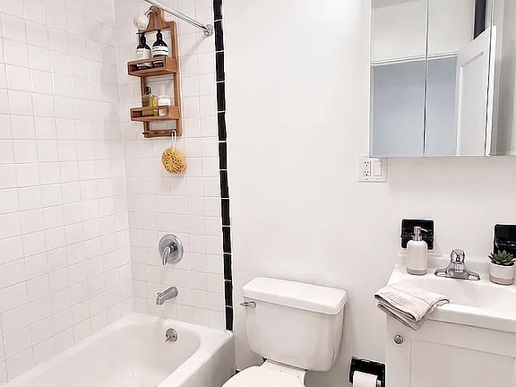 3rd image of 52 Saint Marks Pl APT 4A