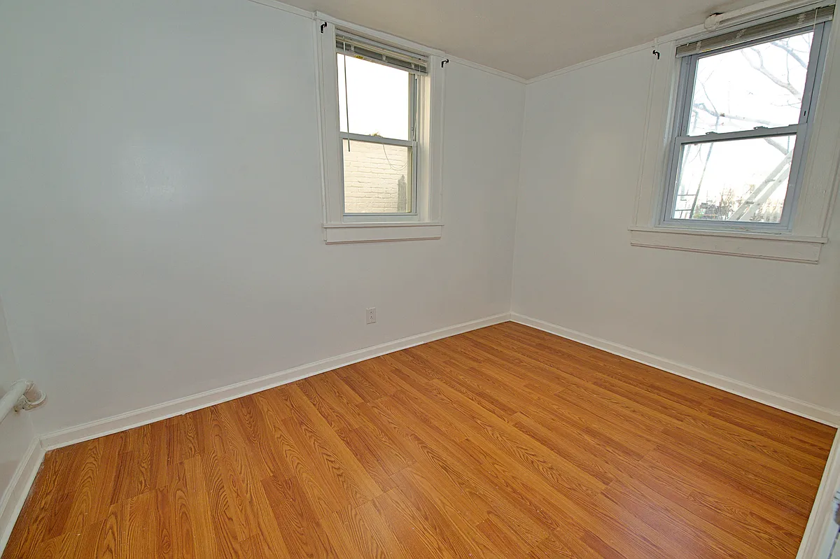 Building Photo - 229 8th St #R