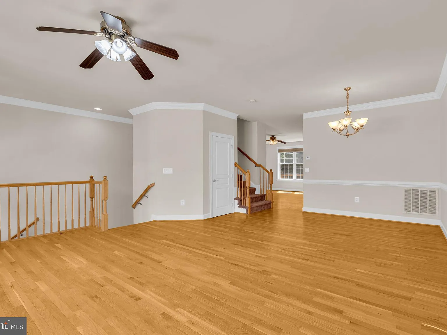 3 bed, 3.5 bath, 2034 sqft, $3,700 — Photo 4