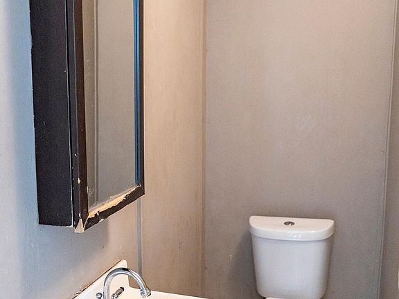 4th image of 716 Indiana Ave APT 1