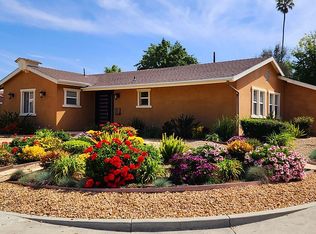 6100 Lederer Ave, Woodland Hills, CA 91367