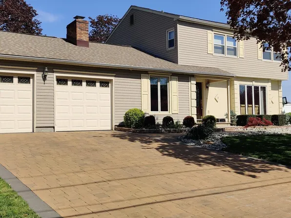 8 Independence Dr, Bordentown, NJ 08505