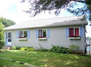 125 E Shore Rd, Narragansett, RI 02882