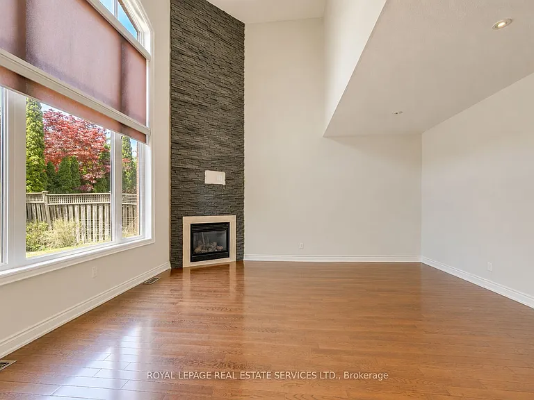 2473 Tesla Cres — Photo 10