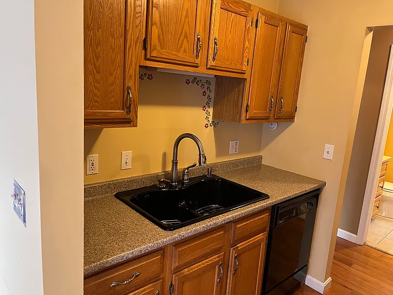 76 Colonial Dr #4 — Photo 4