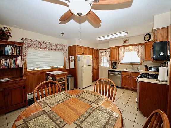 5th image of 11 Brook Ln
