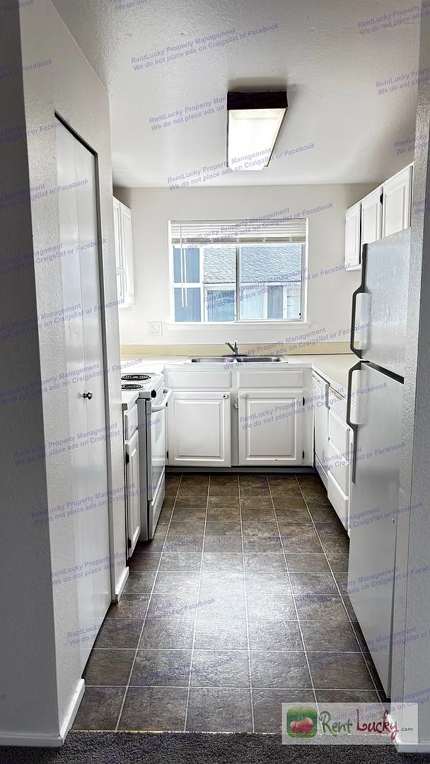 Cute 2-Bedroom Unit in Nice 4-plex in Great Enumclaw Location!! — Photo 3
