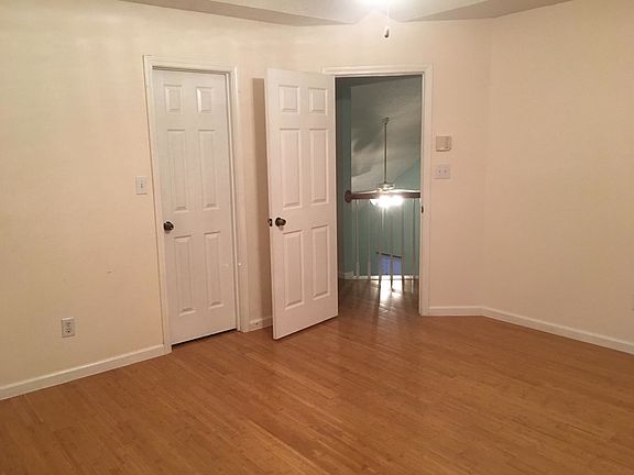 4th image of 1910 Stoneoak Cir