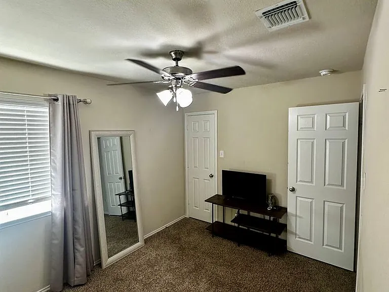 1812 Bee Creek Loop — Photo 18