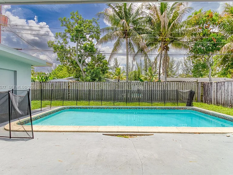6620 NW 21st Ct — Photo 19
