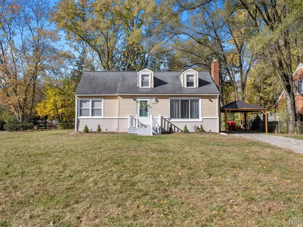 21475 Stahelin Rd, Southfield, MI 48075