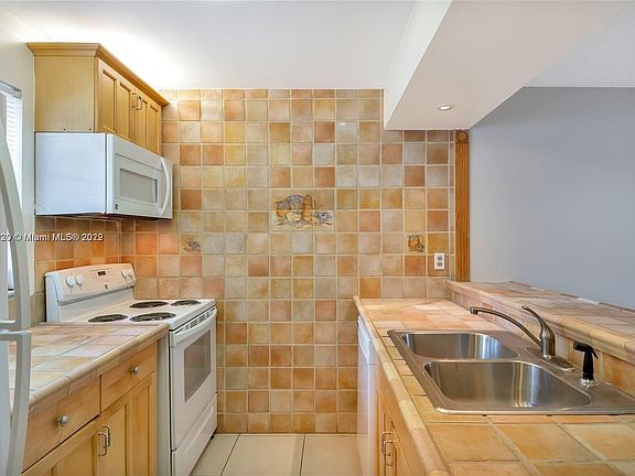 3rd image of 6236 SW 136th Ct APT B105
