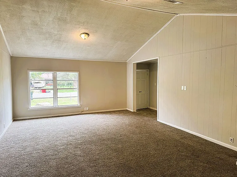 1231 Waller Ave — Photo 4
