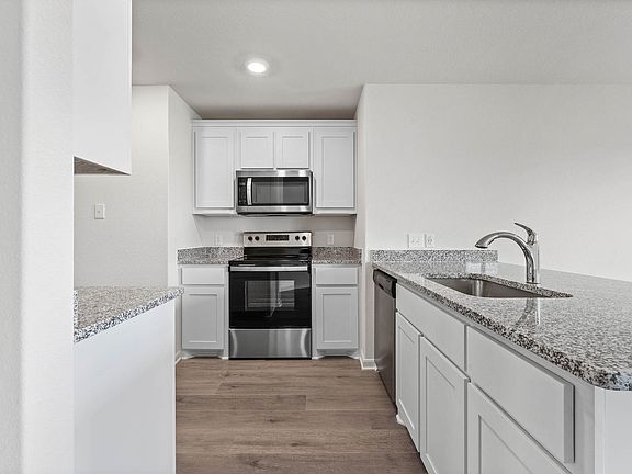 The kitchen of the Rio Grande has sprawling granite countertops.