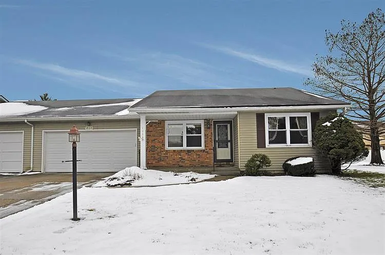 1828 Stonehedge Ln photo 1