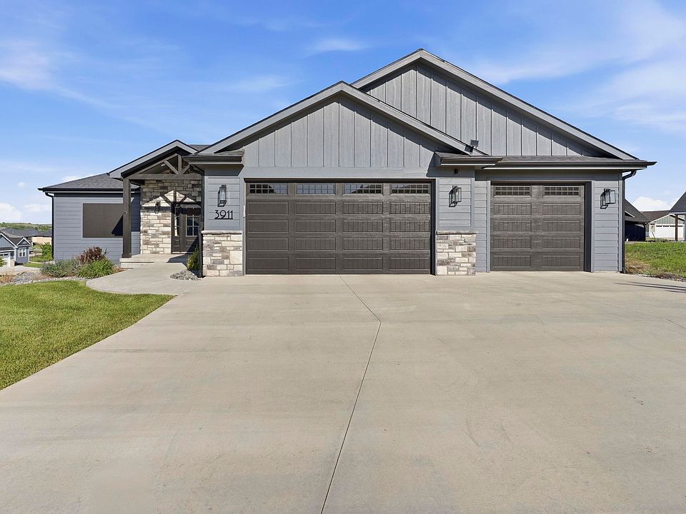 1st image of 3911 Travers Cir