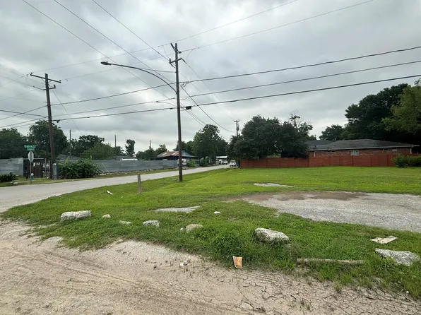 3518 E Lockwood Dr, Houston, TX 77026